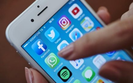 Hukum Pamer Ibadah di Media Sosial