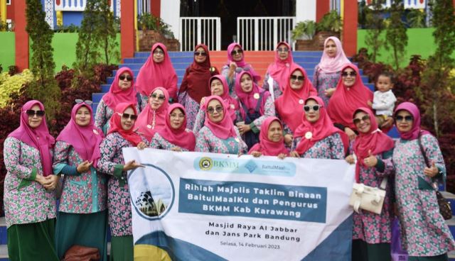 170 Ustadzah Karawang Gelar Kajian di Masjid Raya Al Jabbar