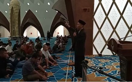 ceramah zhuhur masjid al jabbar