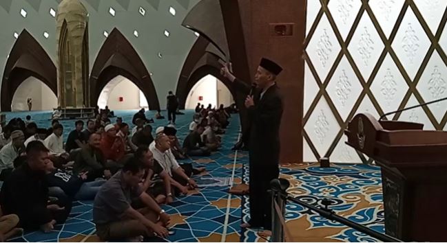 ceramah zhuhur masjid al jabbar