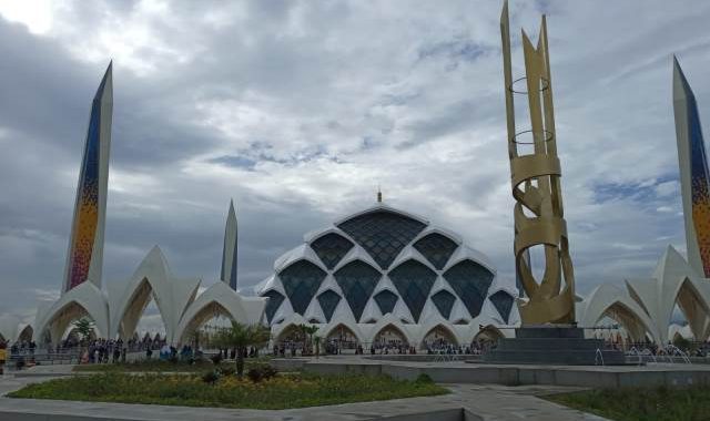Wali Kota Bandung Harapkan Tarif Parkir di Masjid Raya Al-Jabbar Lebih Murah