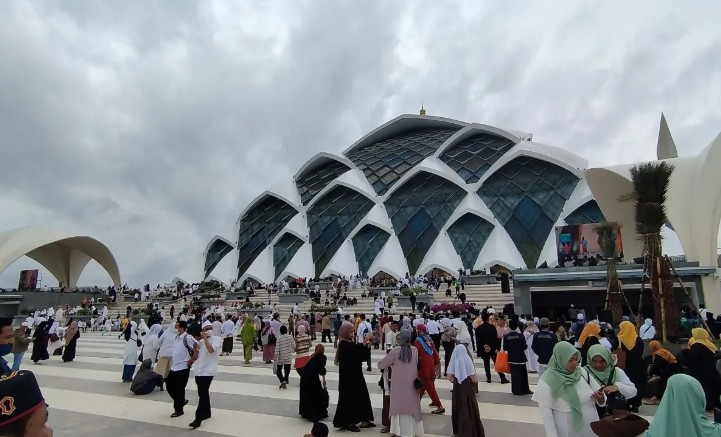 Aturan Berkunjung ke Masjid Raya Al Jabbar Bandung