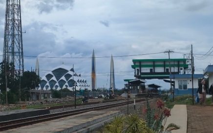 Cara Berkunjung ke Masjid Raya Al Jabbar Naik Kereta Api