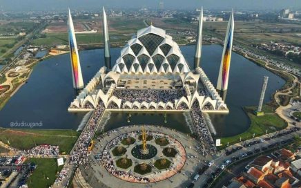 Ribuan Orang Shalat Idul Fitri 1444 H di Masjid Raya Al Jabbar