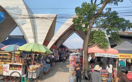 Bazar Al Jabbar Pujasera Depan Masjid Raya Al Jabbar