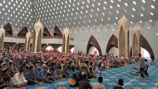 Tablig Akbar Koh Dennis Lim di Masjid Raya Al Jabbar