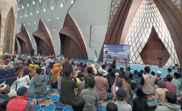 Tablig Akbar Koh Dennis Lim di Masjid Raya Al Jabbar