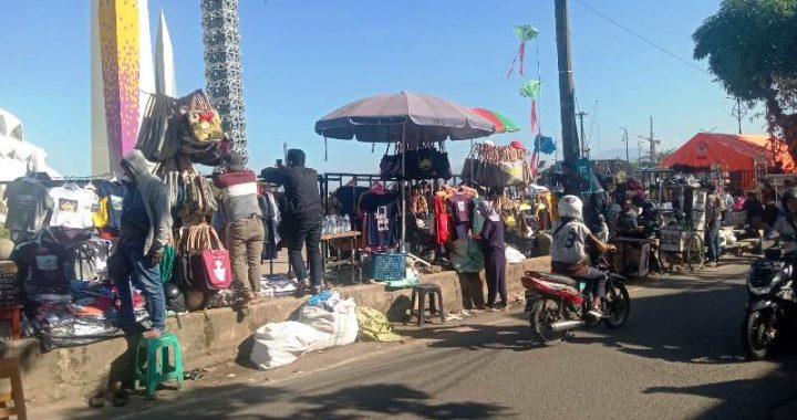 Pemkot Bandung Tidak Tegas PKL Masjid Raya Al Jabbar