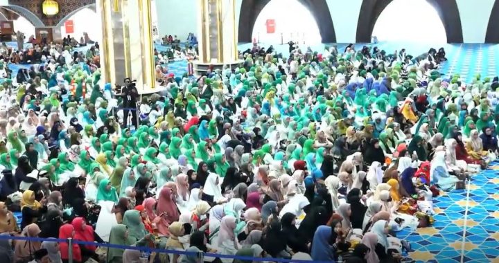 Parade Tausiah Meriahkan Milad I Masjid Raya Al Jabbar
