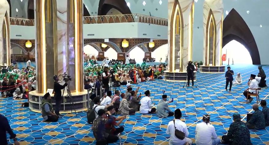 Parade Tausiah Meriahkan Milad I Masjid Raya Al Jabbar