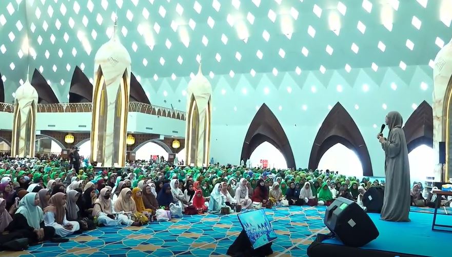 Parade Tausiah Meriahkan Milad I Masjid Raya Al Jabbar