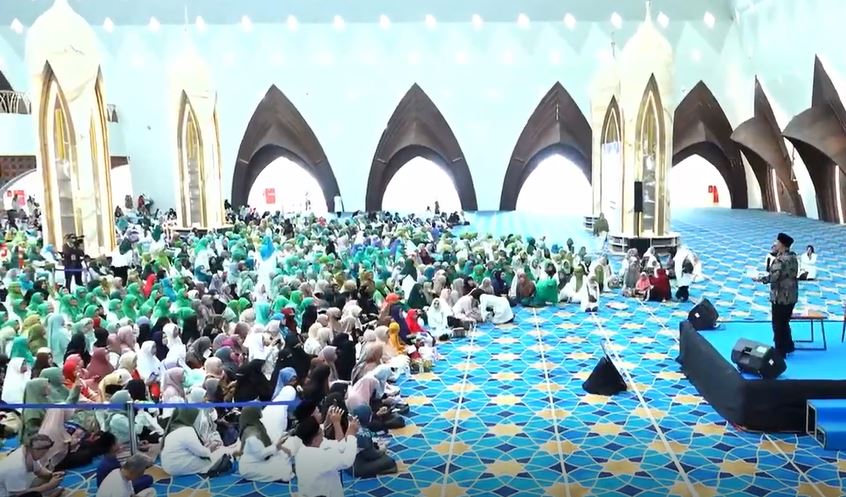 Parade Tausiah Meriahkan Milad I Masjid Raya Al Jabbar