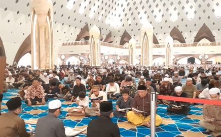 Malam Nishfu Sya'ban, Jamaah Padati Masjid Raya Al Jabbar