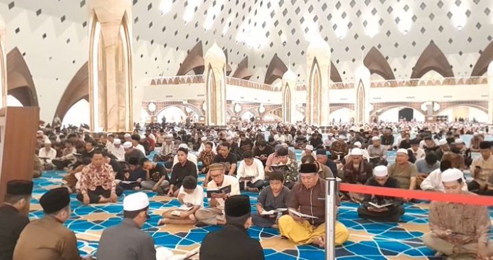 Malam Nishfu Sya'ban, Jamaah Padati Masjid Raya Al Jabbar