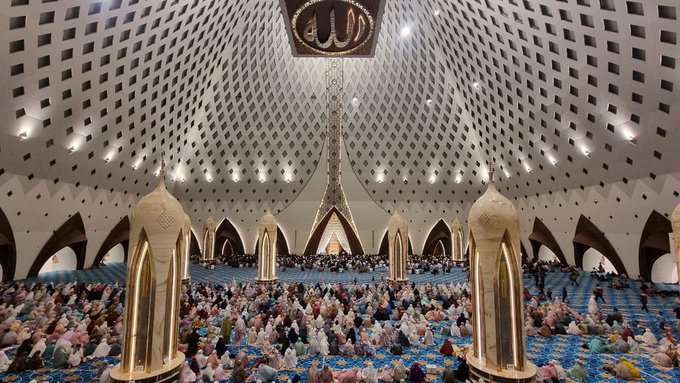 Masjid Raya Al Jabbar Sediakan Takjil Gratis Selama Ramadhan
