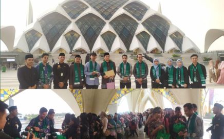 Saudia Airlines Bagikan Paket Takjil di Masjid Raya Al Jabbar
