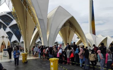 Masjid Raya Al Jabbar Sediakan Takjil Gratis Selama Ramadhan
