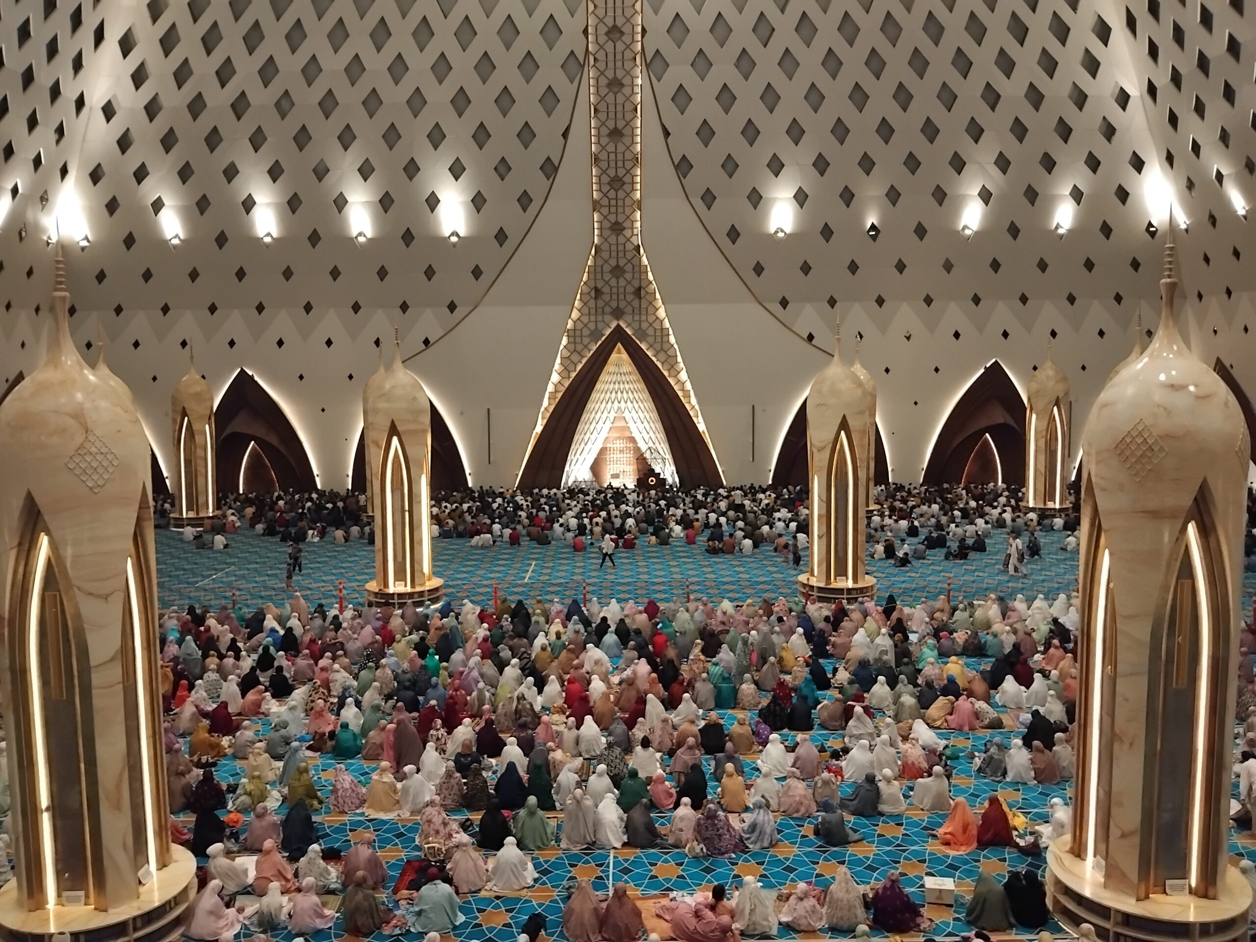 Malam Pertama Ramadhan 1445 H di Masjid Raya Al Jabbar