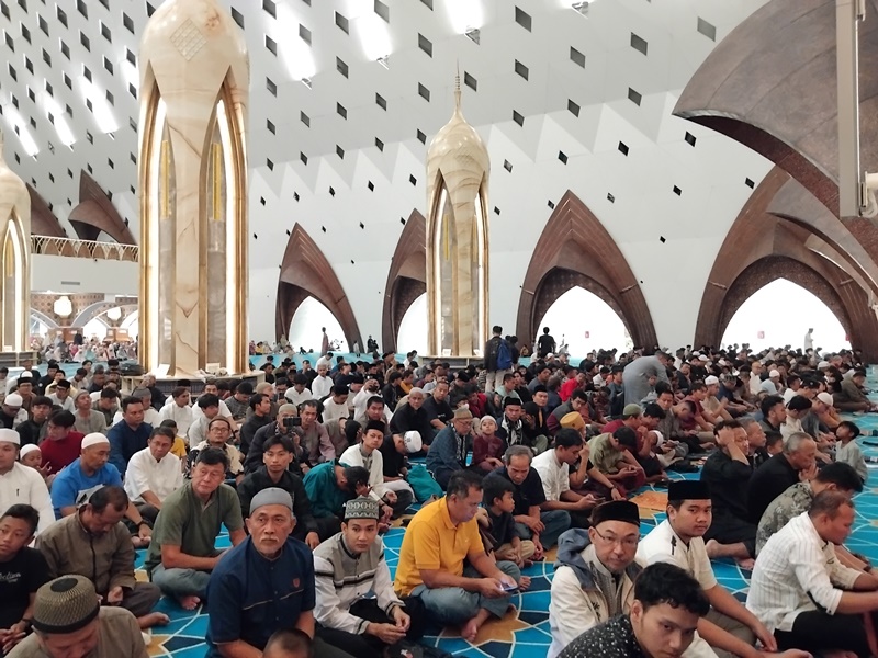 Malam Pertama Ramadhan 1445 H di Masjid Raya Al Jabbar