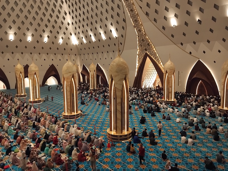 Malam Pertama Ramadhan 1445 H di Masjid Raya Al Jabbar