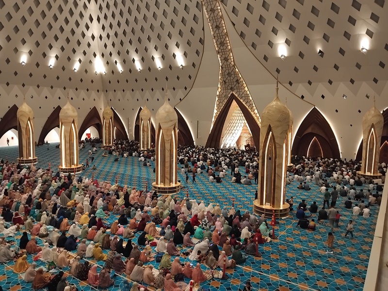 Malam Pertama Ramadhan 1445 H di Masjid Raya Al Jabbar