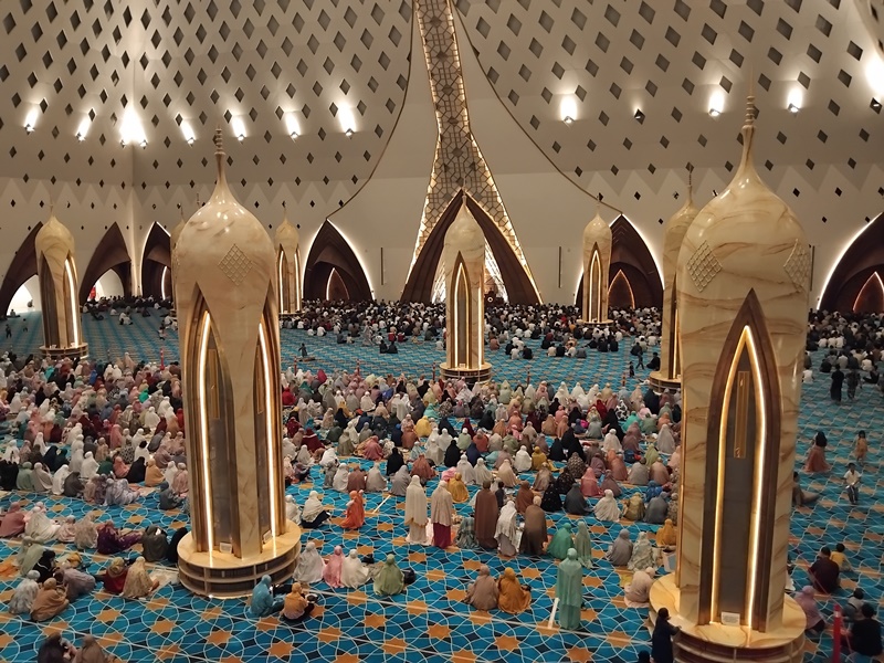 Malam Pertama Ramadhan 1445 H di Masjid Raya Al Jabbar
