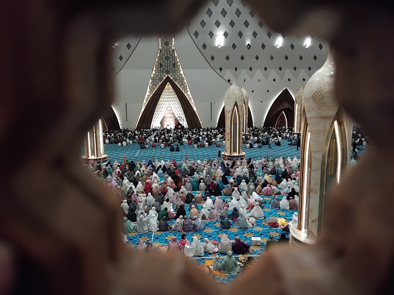 Malam Pertama Ramadhan 1445 H di Masjid Raya Al Jabbar