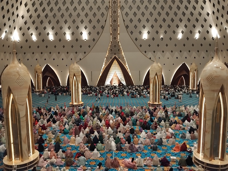 Malam Pertama Ramadhan 1445 H di Masjid Raya Al Jabbar