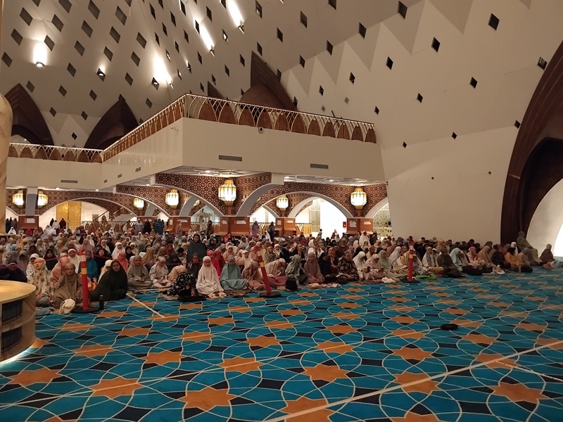 Malam Pertama Ramadhan 1445 H di Masjid Raya Al Jabbar