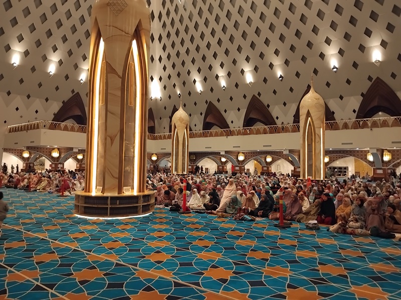 Malam Pertama Ramadhan 1445 H di Masjid Raya Al Jabbar