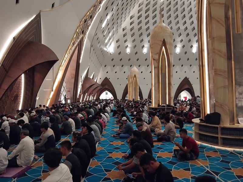 Malam Pertama Ramadhan 1445 H di Masjid Raya Al Jabbar