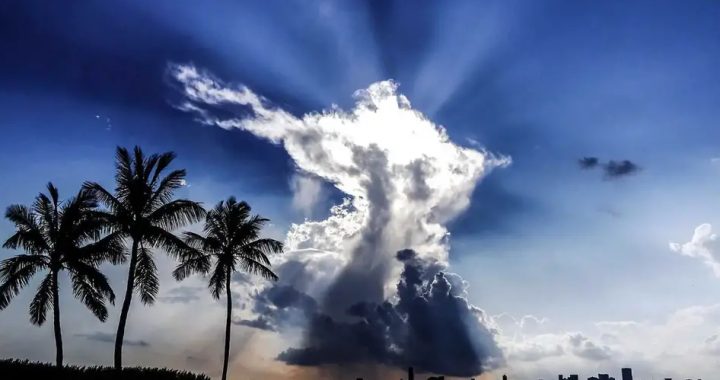 Tiap Manusia Diawasi Malaikat, Tiap Perbuatan Dicatat