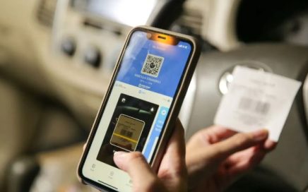 Cegah Pungli di Masjid Raya Al Jabbar, Menparekraf Usulkan Bayar Parkir Digital
