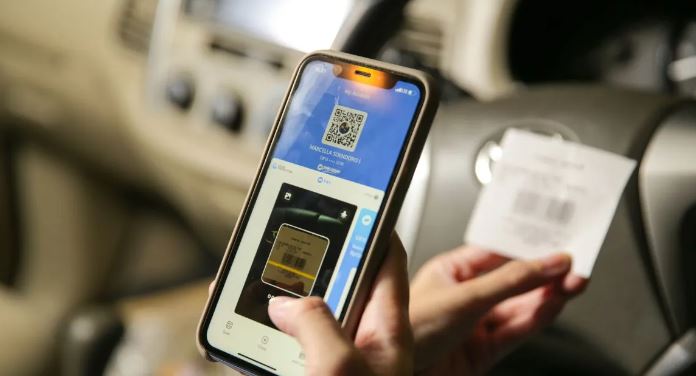 Cegah Pungli di Masjid Raya Al Jabbar, Menparekraf Usulkan Bayar Parkir Digital