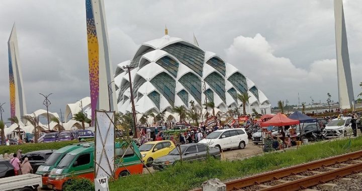 Parkir Masjid Raya Al Jabbar