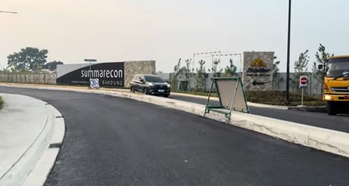 Jalan Simpang Gedebage Selatan Menuju Masjid Raya Al-Jabbar