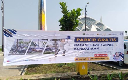 Parkir Gratis Diberlakukan di Masjid Raya Al Jabbar, untuk Sementara