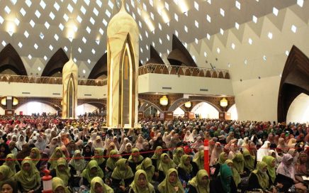 Vibes Dzikir dan Doa Munajat Sholawat Nariyah Al-Ikhlas di Masjid Raya Al Jabbar