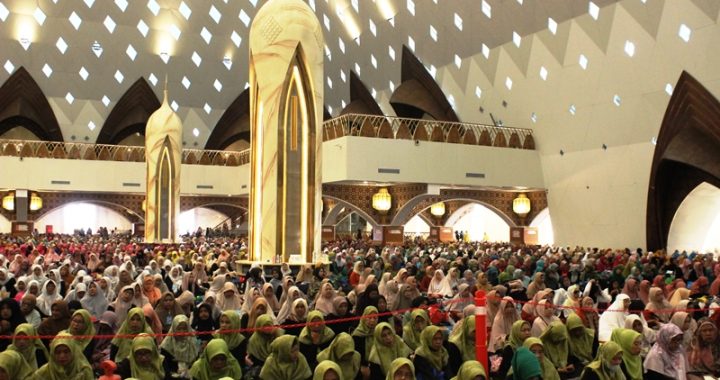 Vibes Dzikir dan Doa Munajat Sholawat Nariyah Al-Ikhlas di Masjid Raya Al Jabbar