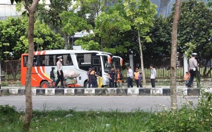 Polisi dan Dishub Bandung Razia Telolet Bus di GBLA
