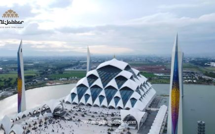 Keunikan Masjid Raya Al Jabbar Hingga Jadi Destinasi Wisata Religi