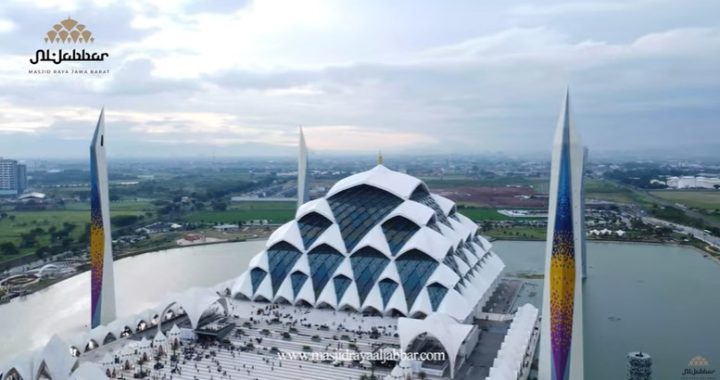 Keunikan Masjid Raya Al Jabbar Hingga Jadi Destinasi Wisata Religi