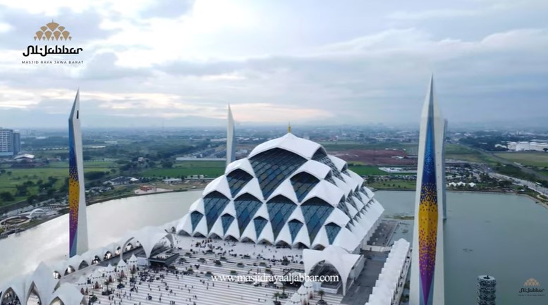 Keunikan Masjid Raya Al Jabbar Hingga Jadi Destinasi Wisata Religi