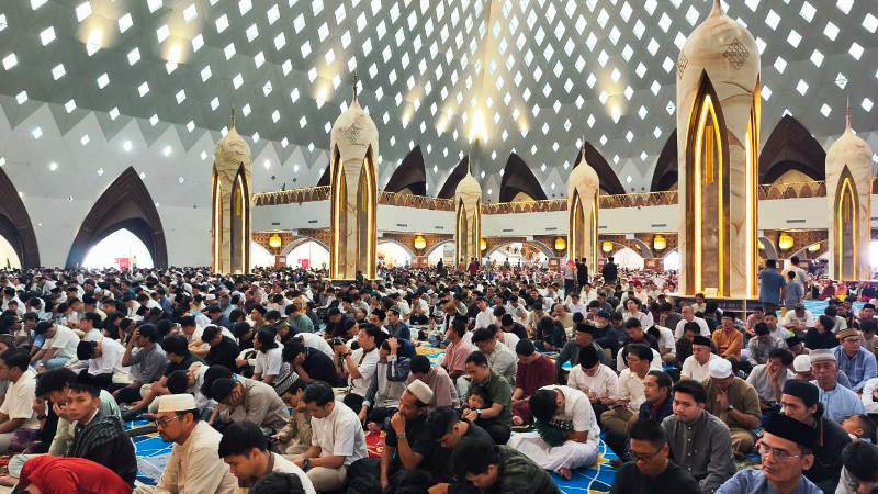 Jamaah Shalat Idul Adha Masjid Raya Al Jabbar 10 Zulhijah 1446 H
