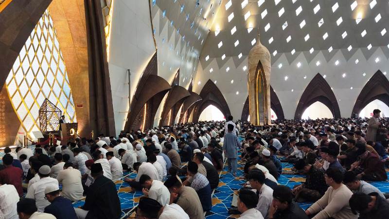 Jamaah Shalat Idul Adha Masjid Raya Al Jabbar 10 Zulhijah 1446 H