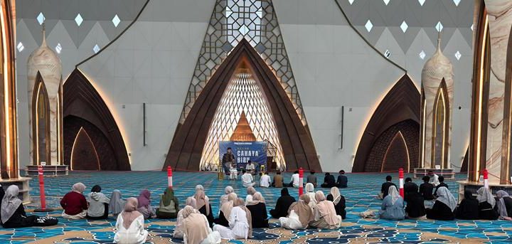 BEM UPI Cibiru Gelar Kajian di Masjid Raya Al Jabbar