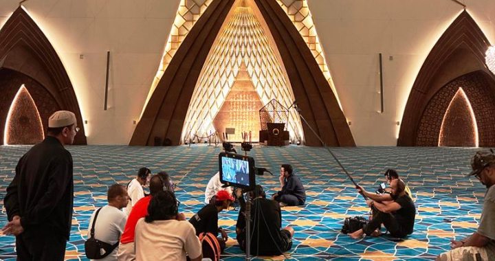 Mostafa Atef Syuting di Masjid Raya Al Jabbar