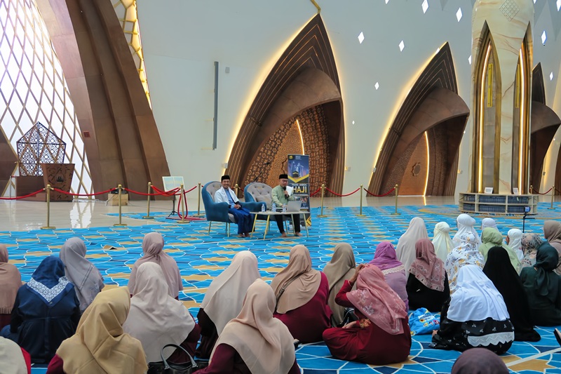Kajian Ahad Masjid Raya Al Jabbar Ustadz Taufik
