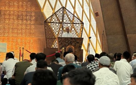 Khotib Jumat Dr. KH. Jafar Shodiq, M.Si, Ph.D, Terangkan keutamaan Al-Qur'an dan Keteladanan Akhlak Rasulullah saw
