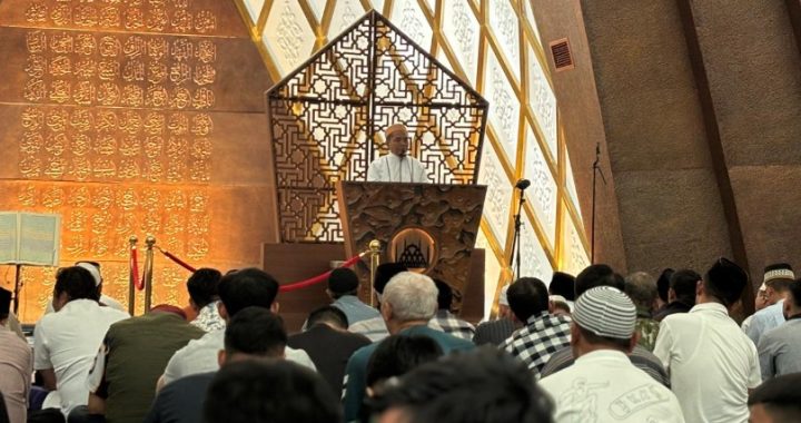 Khotib Jumat Dr. KH. Jafar Shodiq, M.Si, Ph.D, Terangkan keutamaan Al-Qur'an dan Keteladanan Akhlak Rasulullah saw